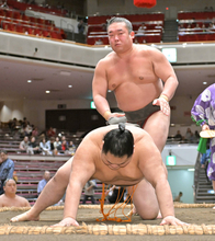 三段目・天照馬が突き落としで２勝目　勝敗を五分に戻し「残り３番全勝して幕下に戻る」