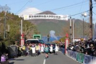 【箱根駅伝】３連覇へ　青学大がスタート　全２１チームが大手町目指し順次出発