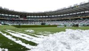 　【Ｊ１百年構想リーグ】一面銀世界から総勢５０人で除雪作業…開幕戦予定通り開催に東京Ｖ・城福浩監督は会見の第一声で感謝