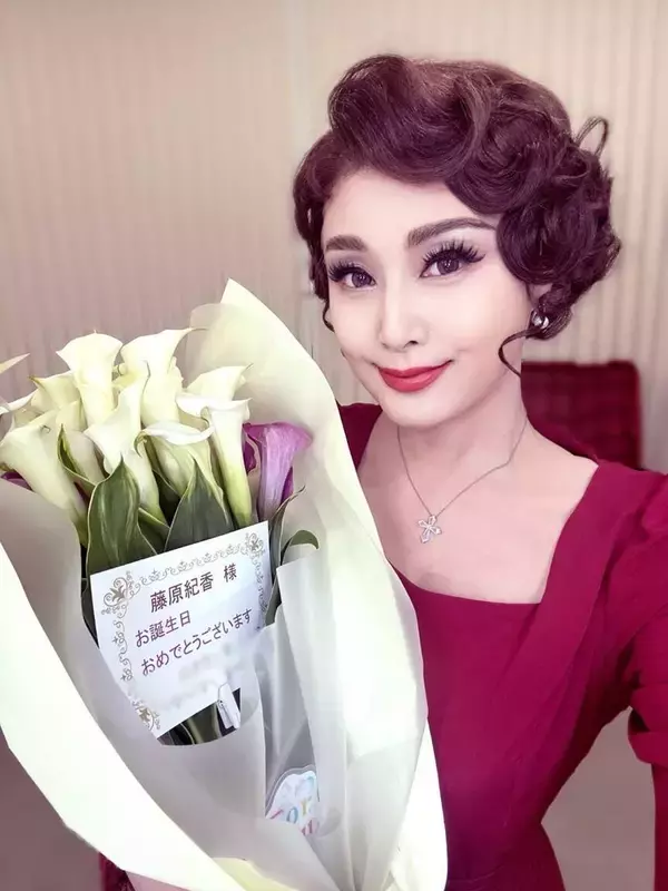 藤原紀香「ＧＯ ＧＯな忘れられない」日にワインレッドのワンピース姿に艶やかな黒の着物姿まで公開