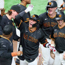 【巨人】坂本勇人「一番、うれしい」今季２本目のサヨナラ本塁打　王貞治らに並ぶセ・リーグ最多８本目