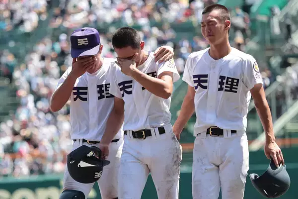 【甲子園】「雰囲気が変わる」天理の４番・金本相有は無安打で号泣「打てなかった自分が悪い」…今大会２本塁打も準決勝敗退