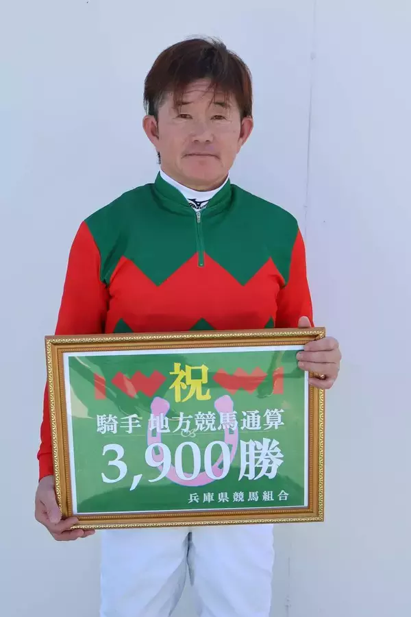 【阪神アーバン競馬】小牧太騎手が園田６Ｒで地方通算３９００勝「５０００勝を目指して頑張る」弟の毅調教師の管理馬で決めた