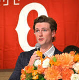 「【巨人】身長２０１センチのイケメン剛腕ウィットリー「興奮しています」新外国人４選手が入団会見」の画像1