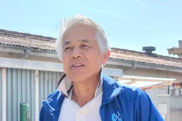 衝撃の転身にネット騒然「スーパーバイザー？」「ヘルパーでダービー」ＪＲＡ通算１１２３勝トレーナーが補充員で再スタート