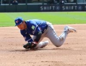 岡本和真が初回から好守備　飛び込んで捕球→座ったままノーバウンド送球でアウトに…村上宗隆と対決