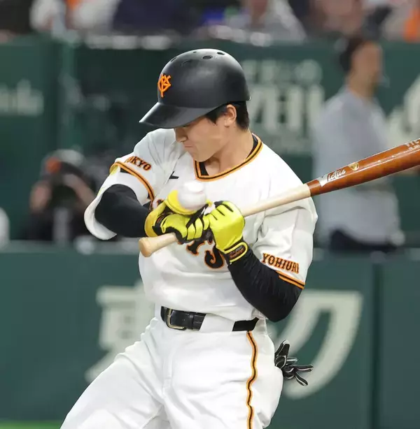 【巨人】浦田俊輔、ヒヤリ右手死球は「プロテクターをしていたので大丈夫でした」