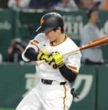 【巨人】浦田俊輔、ヒヤリ右手死球は「プロテクターをしていたので大丈夫でした」