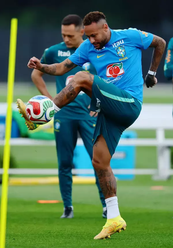 ブラジル人記者は日本戦に自信「ブラジルの人々は日本に勝てると思っている」　３２強で敗退なら「大問題だ」…“ジーコ魂”受け継ぐ日本のＦＷ上田綺世を警戒