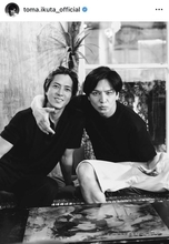 「胸熱！！」生田斗真＆山下智久の同期ショットが大反響「最高コンビ」「何するの？期待大」「尊い」