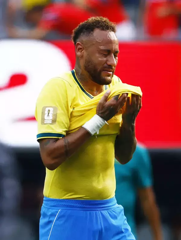 【Ｗ杯】ブラジルが涙の１６強敗退...マルキーニョス主将「多くのチャンスを逃した。ブラジルの皆さんにおわびします」３４歳ネイマールも大号泣