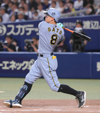 【阪神】佐藤輝明が逆転の２１号２ラン！　無安打投球を続けていた柳裕也を一撃で沈めた