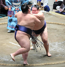 十両の友風が引退した同期生に一日遅れの白星をプレゼント　「きのうは、もう泣きそうでした」