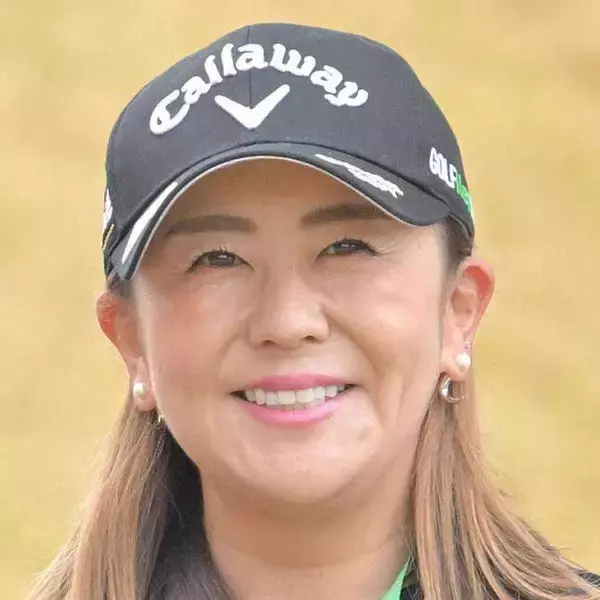 結婚した４１歳の美女ゴルファー　花嫁姿が「すごく綺麗」年下夫の正体も話題！華やか集合ショットも…佐伯三貴が美しい