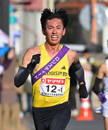 大混戦の１区はロジスティードの富田竣平が区間賞で首位で平林清澄へ…ニューイヤー駅伝