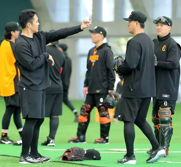 【巨人】岸田行倫が絶賛！則本は「きれいな直球」竹丸は「腕が遅れてくる」ブルペンで球を受けた印象語る