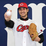 「【広島】ターノックが新入団会見　最速１５７キロ右腕は日本のアニメが大好き 「ドラゴンボール、進撃の巨人…」」の画像1