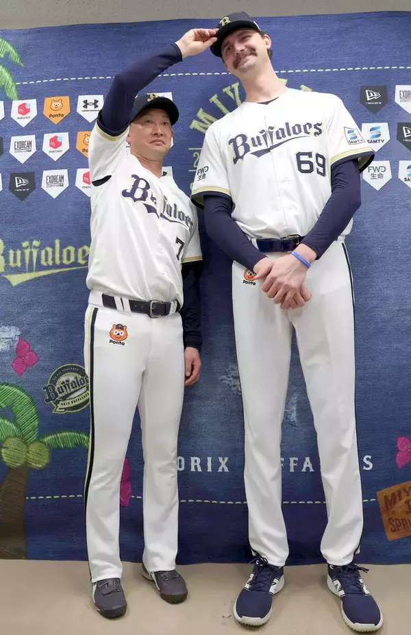 【オリックス】「電球の交換は承ります！（笑）」メジャー最高身長２１３センチ右腕のショーン・ジェリーが入団会見