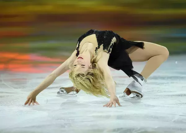 【五輪】アンバー・グレンはレディー・ガガ熱演　クリムキンイーグル、イナバウアー、片手側転を連発