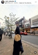 「娘と商店街をぶらぶら」高岡早紀のプラベ姿が「パリの街角に見えてくる」「オーラが」「遭遇してみたい」