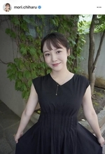 森千晴アナ「暑すぎるのでアップスタイルに」ノースリワンピの夏っぽコーデに「素敵です！」「美しくてまぶしい」