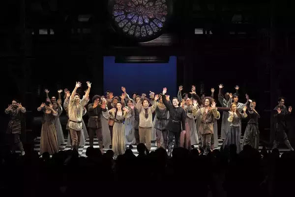 劇団四季「ノートルダムの鐘」大阪公演開幕　カジモド役の寺元健一郎「深く美しい愛の物語」