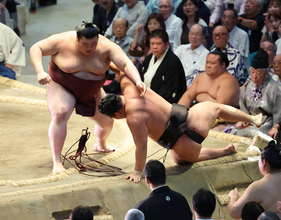 【大相撲】関脇・熱海富士が２横綱撃破の１０勝目　大関とりの起点つくる　トップと１差の３敗で静岡県勢初優勝へ「毎日毎日、全力でやっている」