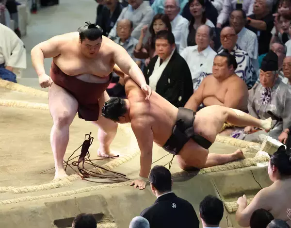 【大相撲】関脇・熱海富士が２横綱撃破の１０勝目　大関とりの起点つくる　トップと１差の３敗で静岡県勢初優勝へ「毎日毎日、全力でやっている」