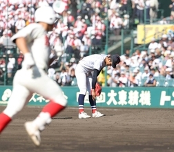 【甲子園】横浜・織田翔希が智弁和歌山・楠本に特大３ラン浴びる　今夏初被弾→３回途中８安打４失点ＫＯ