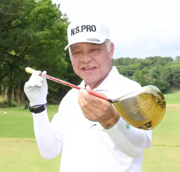 ゴルフ愛好家の掛布雅之さん、「飛んで曲がらないシャフト」コース試打で実感「飛ばしたいシニアの人にはいいんじゃない」
