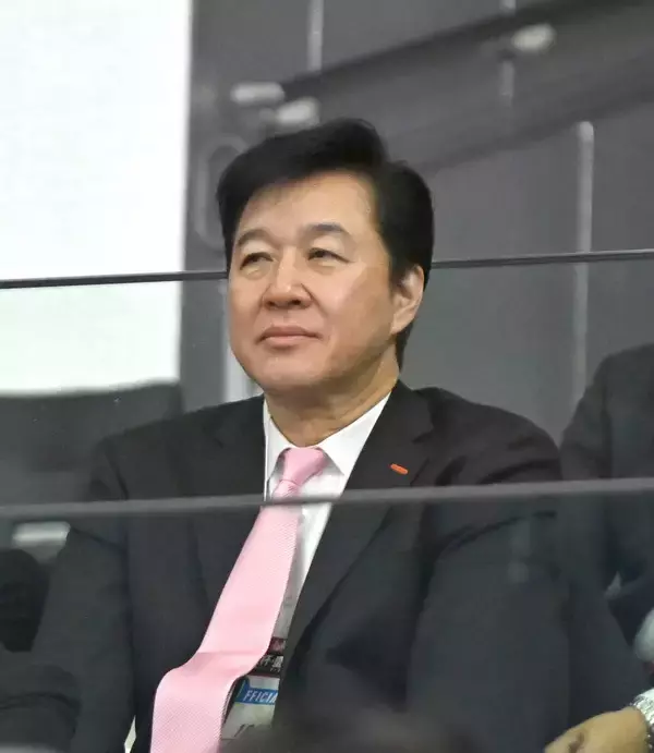 【バレー】女子は大阪Ｍが日本一　表彰式では日本協会・川合俊一会長がプレゼンター