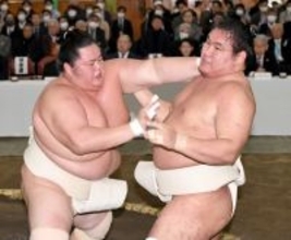 大関・琴桜が横綱大関同士の稽古で１２番　横審の大島委員長「待つ相撲より前に出る相撲のように感じた」