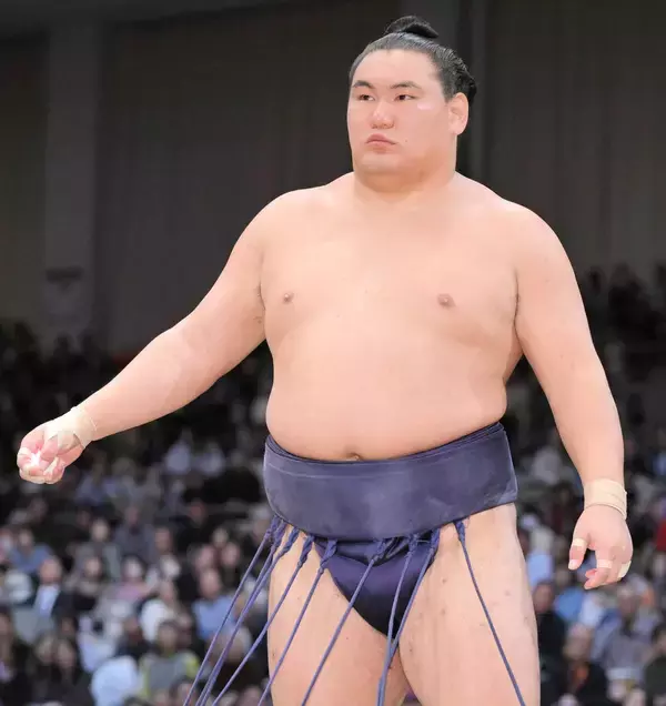 横綱・豊昇龍が初黒星　新鋭の義ノ富士に金星配給