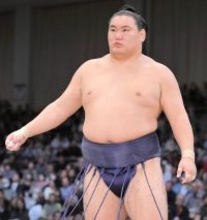 横綱・豊昇龍が初黒星　新鋭の義ノ富士に金星配給
