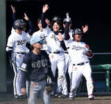 「【オリックス】頓宮裕真が「オリ１号」　紅白戦で本塁打パフォーマンスも「後輩たちがやってくれなかったです…」左翼ポール際へ一発」の画像1