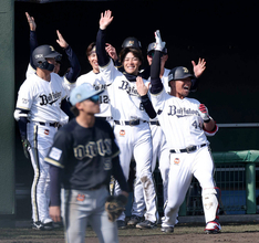 【オリックス】頓宮裕真が「オリ１号」　紅白戦で本塁打パフォーマンスも「後輩たちがやってくれなかったです…」左翼ポール際へ一発