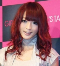 佐藤かよ３７歳　別人のような姿に仰天「めっちゃ可愛い」「美しいです」カミングアウトから１６年