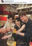 「６３歳・川﨑麻世、再婚した２１歳下美人妻＆義母と家族ショット「幸せそうに乾杯」妻の誕生日祝福」の画像1
