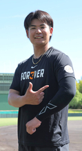 【巨人】台風接近で試合中止の２軍が全体練習　山田龍聖らが長嶋茂雄さんの追悼Ｔシャツで汗を流す