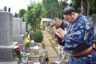 幕内・藤青雲、亡き明大時代の恩師に幕内昇進を報告「これからも見守っていただけたら」