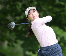 【女子ゴルフ】吉沢柚月が初Ｖ　永井花奈が２位、安田祐香は３位　金田久美子は「８１」で４４位
