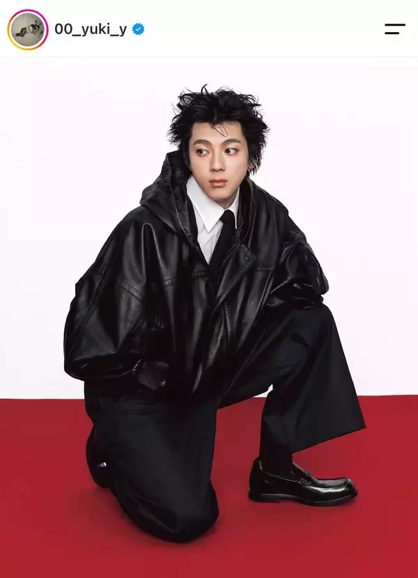 山田裕貴　クールなモノトーンコーデに「素材の良さ生かされてる」「男の色気」「かっこよすぎる」