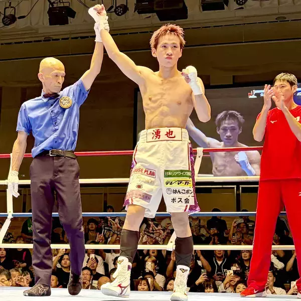【ボクシング】田中湧也が左一閃で２回ＴＫＯ勝ち　“激似”と話題の井上尚弥に「勝つ姿をお見せできてうれしい」
