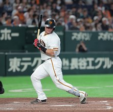 【巨人】リチャード２打席連続初球デッドボールに苦笑い　東京ドームどよめく…平山功太が直後に適時打放ち追加点
