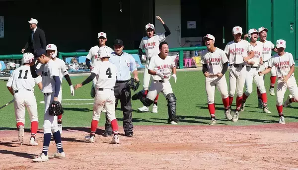 【高校野球】日大三島が掛川西を倒して５年ぶりセンバツへ前進　エース加藤隼が９回無死満塁しのぐ　東海大会