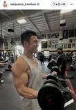 「「ごっつい腕」なかやまきんに君、ダンベルで上腕二頭筋を鍛える姿がカッコいい！「漢の顔だ」「パワー」」の画像1