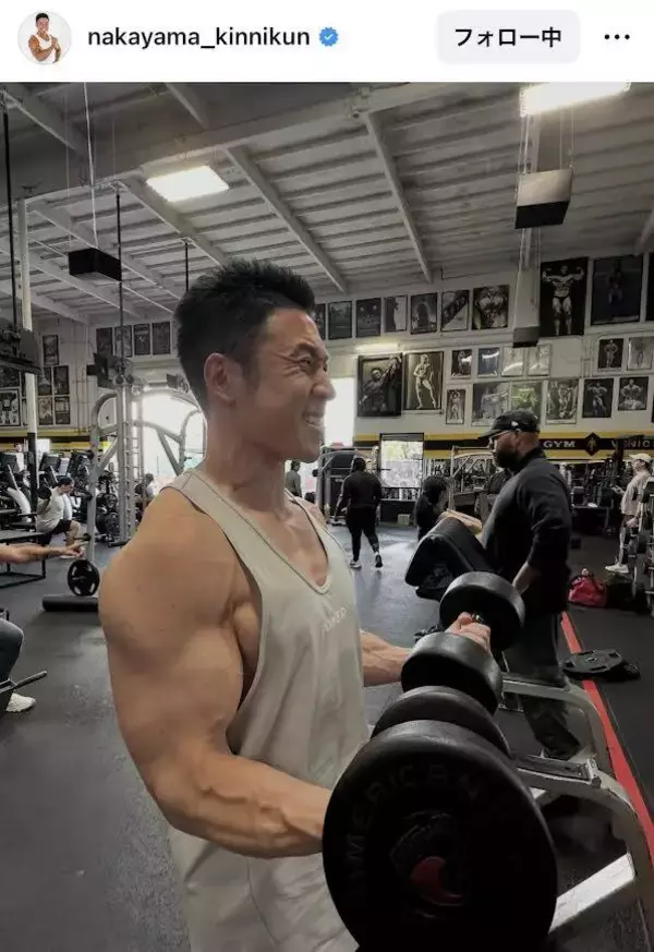 「ごっつい腕」なかやまきんに君、ダンベルで上腕二頭筋を鍛える姿がカッコいい！「漢の顔だ」「パワー」