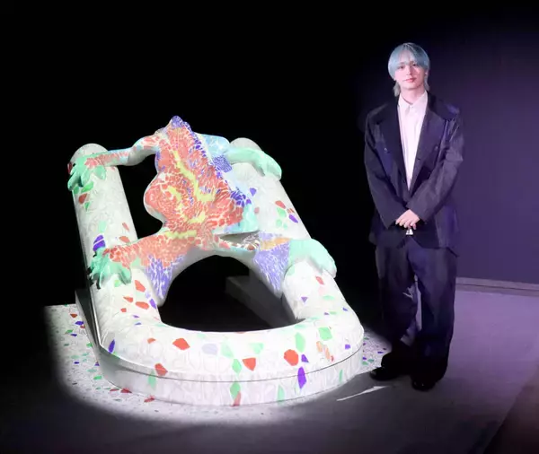 伊野尾慧　ガウディ展に一緒に行きたいメンバーは？「一番はしゃいでくれそう」…青髪にイメチェン