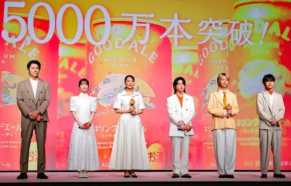 綾瀬はるか、ＣＭ共演の鈴木亮平から「綾瀬さんが変な人だったのも分かった」とツッコまれ赤面