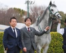 【中山１２Ｒ】手塚貴徳調教師が初陣Ｖに涙「普段は泣かないです...」 報知杯ＦＲ制した父・貴久調教師も「感激しかない」